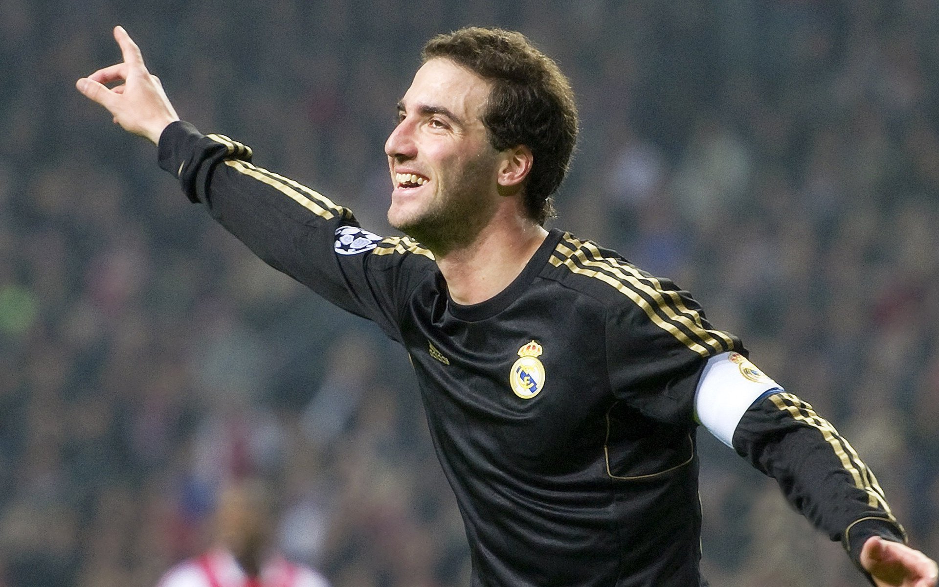 温网2024，阿尔卡拉斯与斯瓦泰克双双夺冠，新生代闪耀全英俱乐部